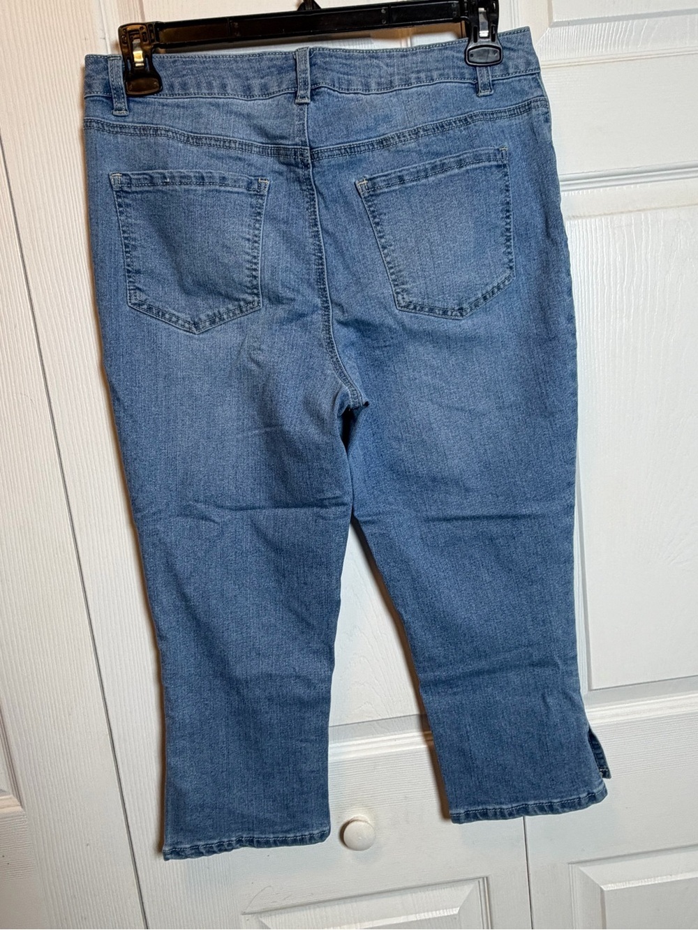 d.jeans Women’s Light Wash Capri Jeans Size 12 Stretch Mid Rise Denim - Picture 5 of 7
